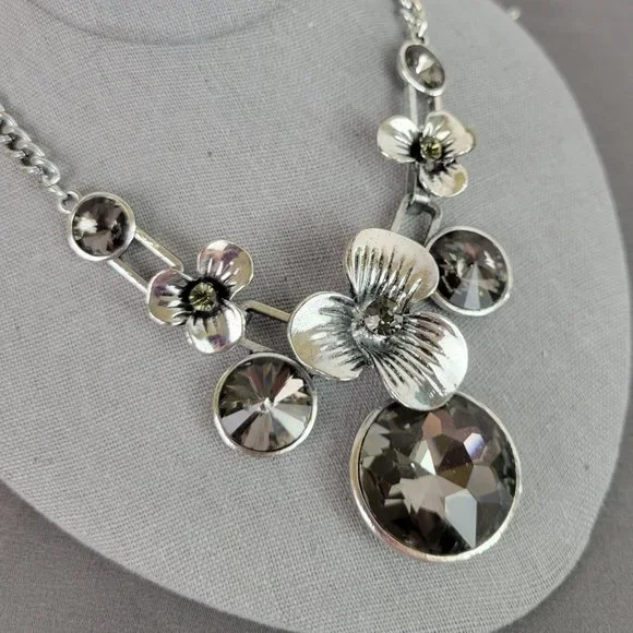 Chunky Silver Flower & Faceted Gray Rhinestone Necklace - Picture 1 of 12